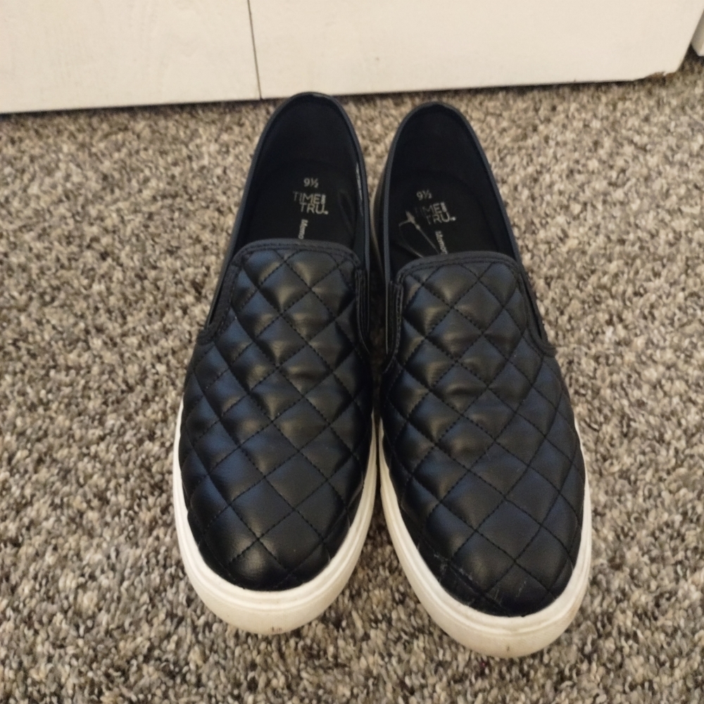 Time&Tru 10 Black Quilted Memory Foam Slide Ons